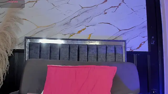 Lady LUCY69 online show from April 2026 12:33:01 PM