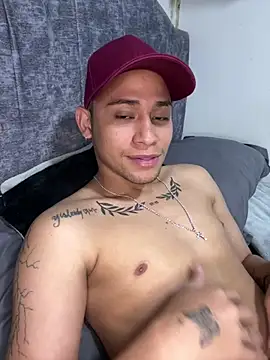 Snapshot of MrDark_Fire chatting on April 2026 01:01:02 AM MrDark Fire online show from April 2026 01:01:02 AM