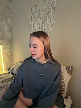 Snapshot of leyaaftermidnight chatting on April 2026 09:15:01 AM leyaaftermidnight online show from April 2026 09:15:01 AM