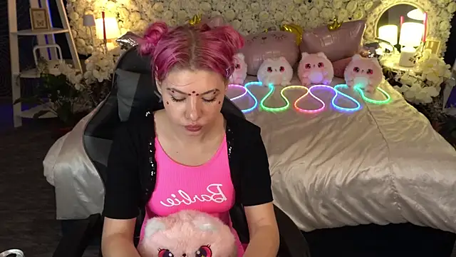 PinkyTrix online show from May 2026 06:57:02 PM