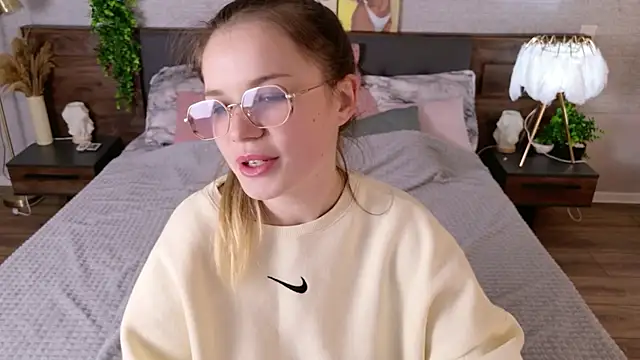 KimEvanss online show from May 2026 05:35:01 AM
