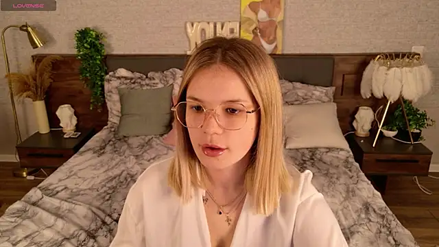 KimEvanss online show from May 2026 05:25:01 AM