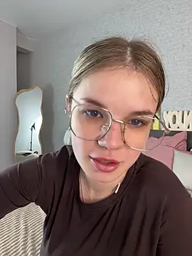 KimEvanss online show from May 2026 05:15:01 AM