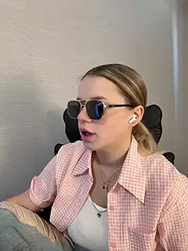 KimEvanss online show from June 2026 05:12:02 AM