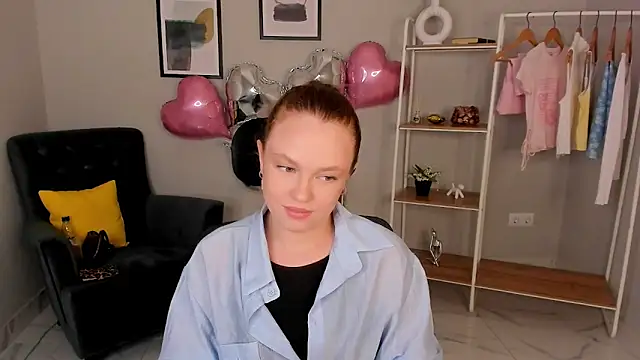 Snapshot of Kira_Lemos chatting on June 2026 11:55:01 AM Kira Lemos online show from June 2026 11:55:01 AM