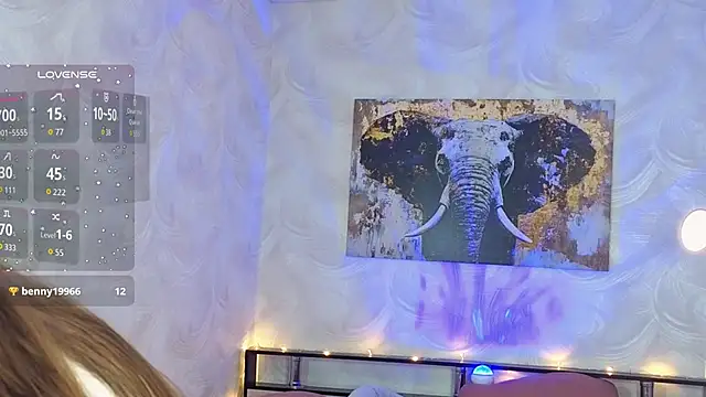 AuraLune   online show from April 2026 07:39:01 PM