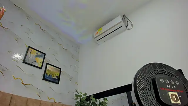 Candicewayne online show from June 2026 10:46:01 AM
