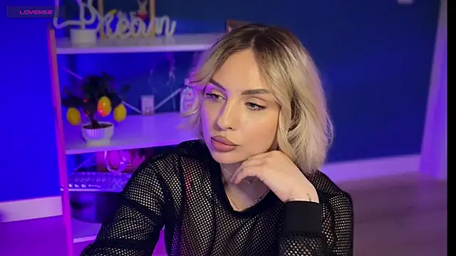 Snapshot of mari_grey chatting on May 2026 09:20:01 PM mari grey online show from May 2026 09:20:01 PM