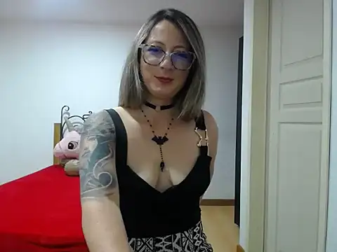 VALELUXX online show from April 2026 01:58:02 AM