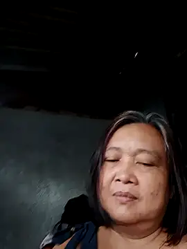 jeanyummytits online show from May 2026 09:41:01 PM