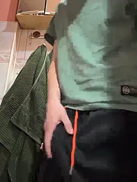 eryk83638 online show from April 2026 04:12:02 PM