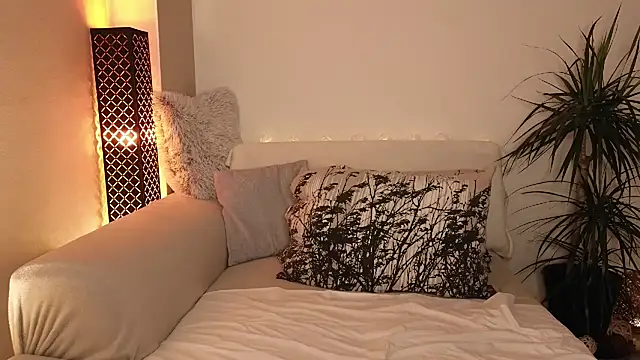 Snapshot of Sharon_Red chatting on February 2025 06:15:02 PM Sharon Red online show from February 2025 06:15:02 PM