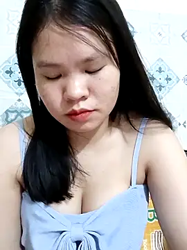 Seraphinahh online show from May 2026 03:28:01 PM