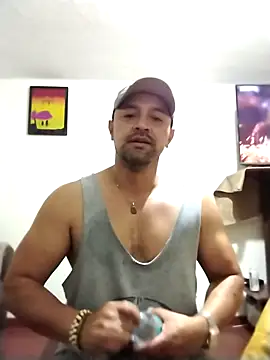 AlejoMoretti online show from April 2026 11:09:02 PM