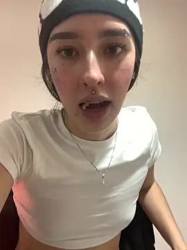 Snapshot of NickieCute- chatting on April 2026 08:09:02 PM NickieCute- online show from April 2026 08:09:02 PM