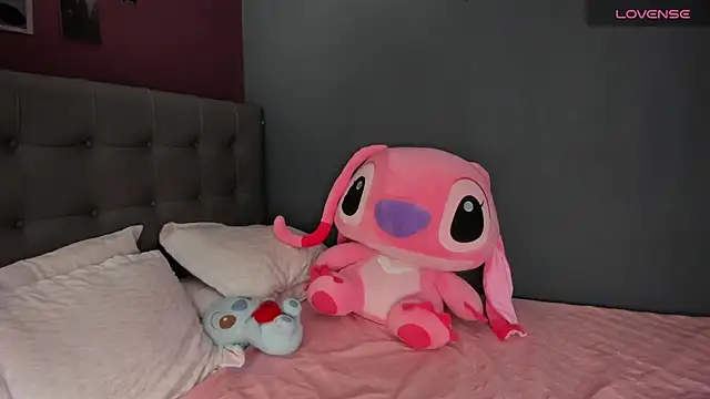 Snapshot of Charlotte_james1 chatting on April 2026 12:38:02 AM Charlotte james1 online show from April 2026 12:38:02 AM