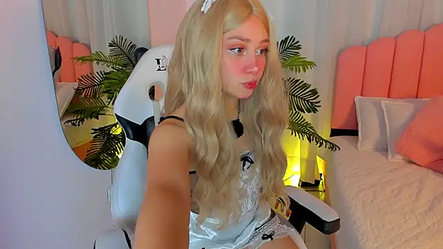Snapshot of sweett_fire chatting on April 2026 05:37:01 PM sweett fire online show from April 2026 05:37:01 PM