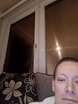 Snapshot of Lul18809 chatting on April 2026 10:27:01 PM Lul18809 online show from April 2026 10:27:01 PM