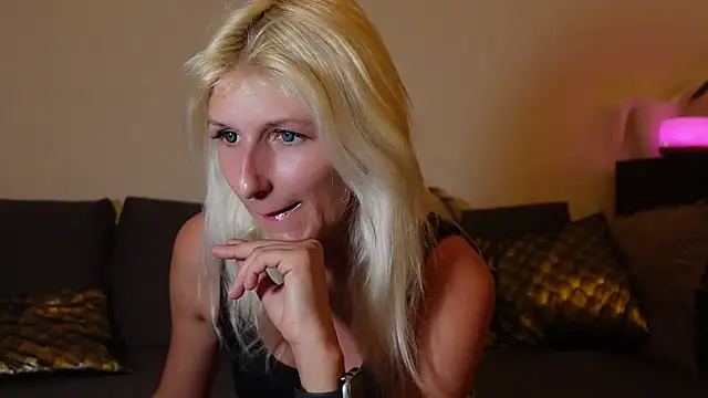 Snapshot of barbiplaymate chatting on January 2025 06:59:01 PM barbiplaymate online show from January 2025 06:59:01 PM