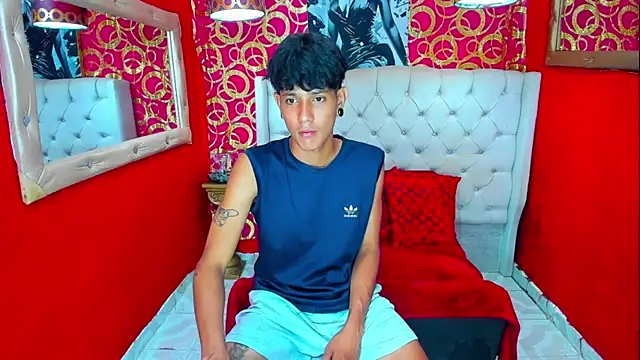 Snapshot of straightyoungpein chatting on April 2026 04:40:01 AM straightyoungpein online show from April 2026 04:40:01 AM