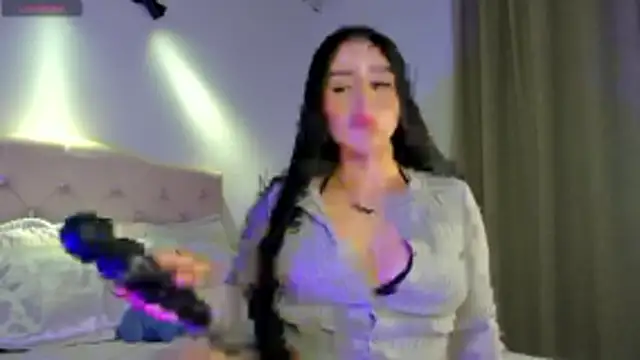 holly444  online show from May 2026 03:12:01 AM