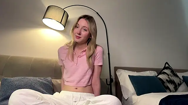 Kattie Petite online show from April 2026 01:28:02 PM