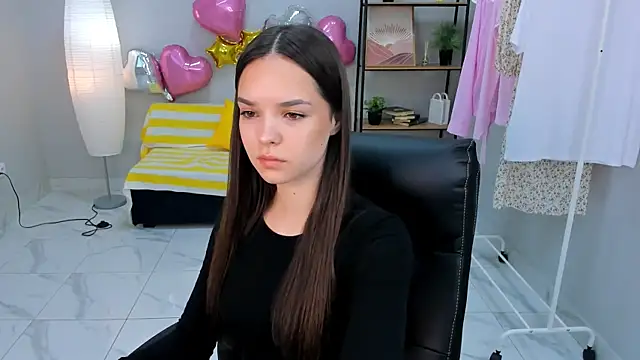 Sophie Jackiz online show from April 2026 11:13:02 AM