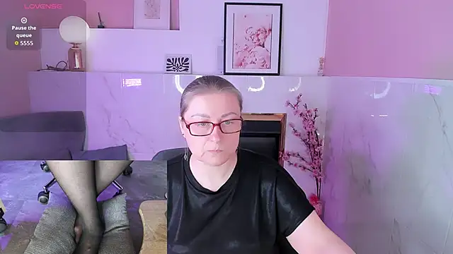Alexandra Kind online show from April 2026 08:54:02 PM