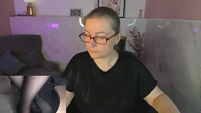 Alexandra Kind online show from April 2026 08:50:01 PM