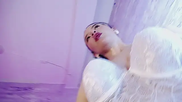 Liah Moretti online show from April 2026 07:50:02 PM