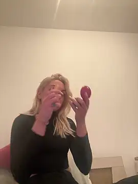 urfavmistressxoxo online show from April 2026 06:30:02 PM