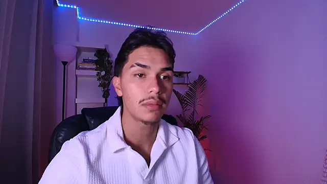 Snapshot of andyypalmer_ chatting on July 2026 05:37:02 AM andyypalmer online show from July 2026 05:37:02 AM