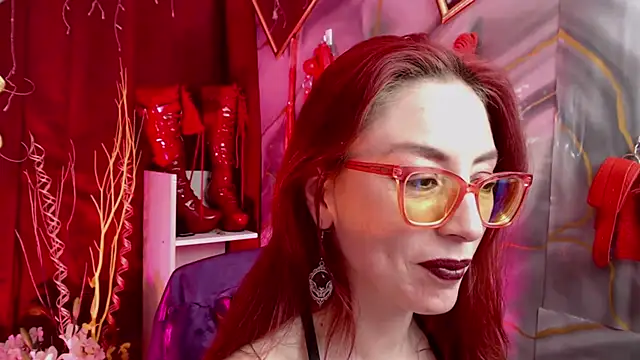 Queenscarlettsecret online show from July 2026 06:20:01 PM