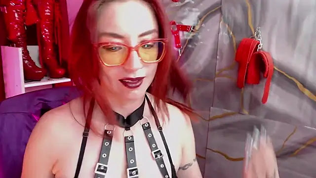 Queenscarlettsecret online show from July 2026 07:39:01 PM