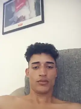 LatinBoy10 online show from April 2026 11:49:02 PM