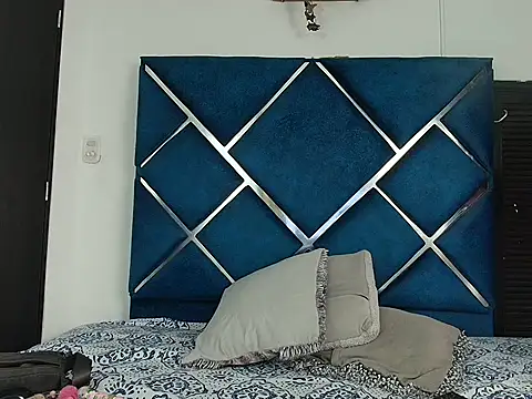 EdwinBoys online show from April 2026 01:01:02 PM