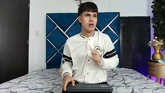 EdwinBoys online show from May 2026 12:53:02 PM