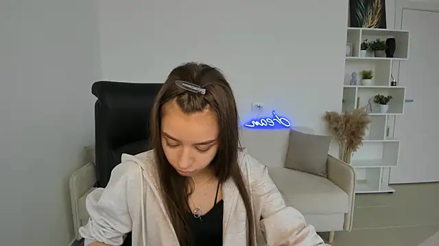 BrunaLinklater online show from April 2026 11:36:01 AM