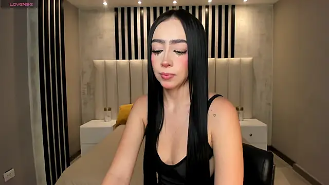 Snapshot of PaulineSanz chatting on June 2026 07:05:01 PM PaulineSanz online show from June 2026 07:05:01 PM