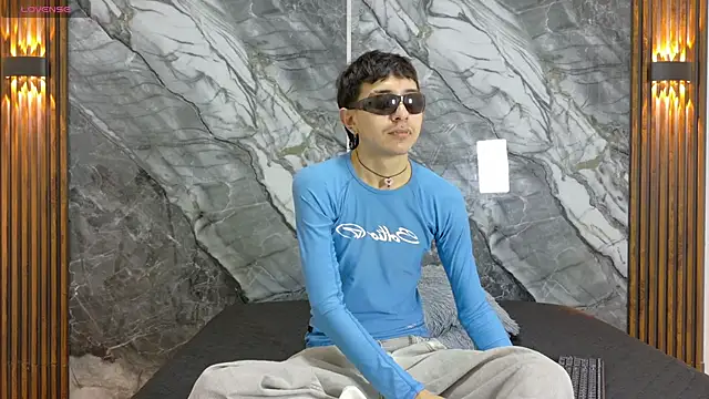 NoahWalker   online show from June 2026 11:08:02 AM