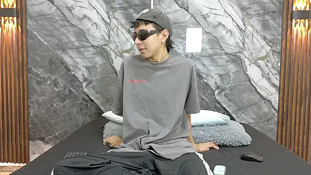 NoahWalker   online show from July 2026 11:17:02 AM