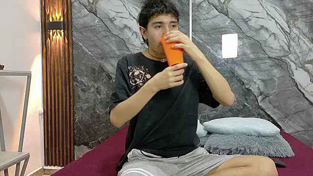 NoahWalker   online show from July 2026 11:06:02 AM
