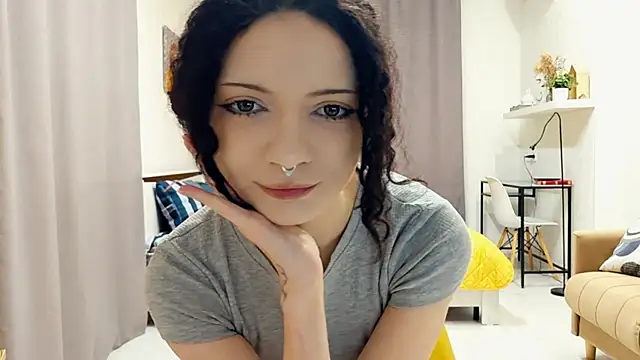 CinnamonCurl online show from May 2026 11:45:02 PM