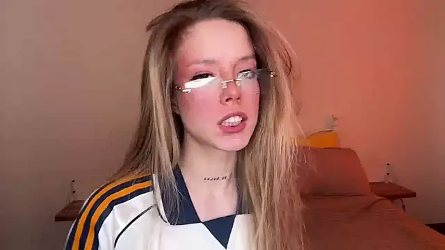 Catrinee online show from June 2026 04:55:01 PM