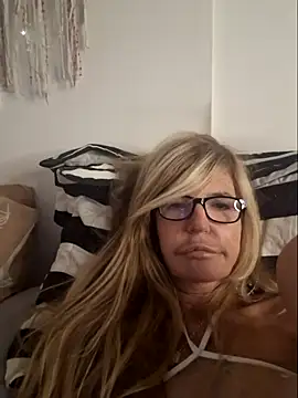 Marianne10 online show from May 2026 07:08:01 PM
