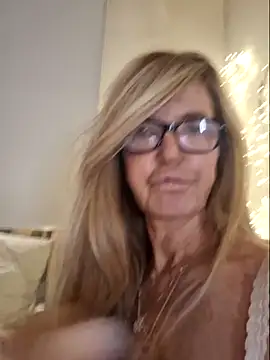 Marianne10 online show from May 2026 10:50:01 PM