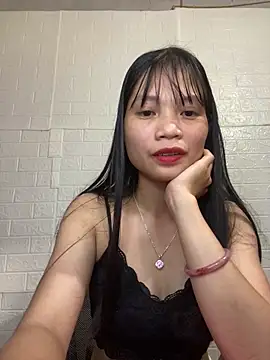 Snapshot of -Lucie-e chatting on April 2026 07:55:01 AM -Lucie-e online show from April 2026 07:55:01 AM