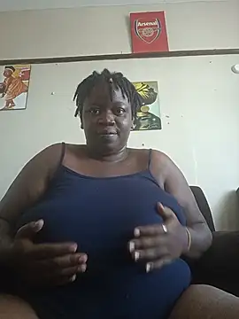 Snapshot of PrettyMissB chatting on June 2026 08:15:01 AM PrettyMissB online show from June 2026 08:15:01 AM