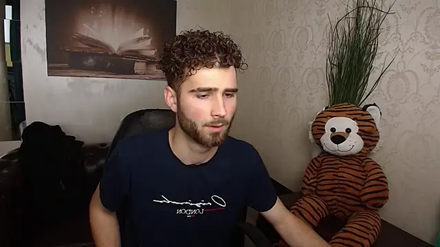 KyloEast online show from May 2026 04:32:02 AM