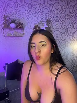 Maggiee 1 online show from June 2026 07:57:02 PM